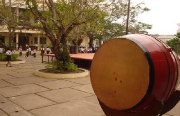 Mua trống trường học giá rẻ có khả thi hay không?
