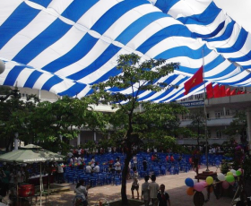 DÙ MÁI XẾP CHE SÂN TRƯỜNG MÀU TRẮNG XANH.