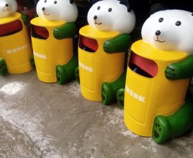 Thùng đựng rác gấu trúc